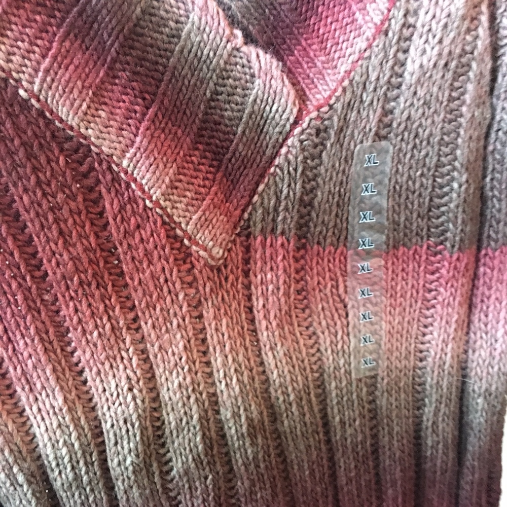 Sweater - Picture 4 of 4
